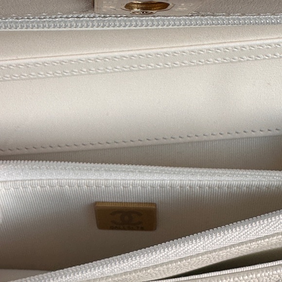 FULL SET - CHANEL 2WAY WOC Pearly White Grained Calfskin & Gold HW (24S) - Picture 11 of 13
